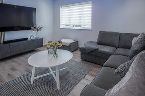 Sunrise - 5 Bedroom Home - Pendine