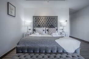 Sunrise - 5 Bedroom Home - Pendine