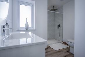 Sunrise - 5 Bedroom Home - Pendine