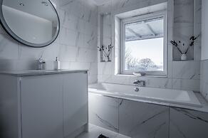 Sunrise - 5 Bedroom Home - Pendine