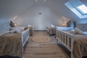 Sunrise - 5 Bedroom Home - Pendine