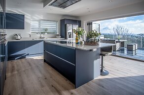 Sunrise - 5 Bedroom Home - Pendine