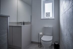 Sunrise - 5 Bedroom Home - Pendine