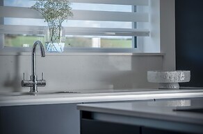 Sunrise - 5 Bedroom Home - Pendine