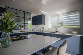 Sunrise - 5 Bedroom Home - Pendine