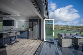 Sunrise - 5 Bedroom Home - Pendine