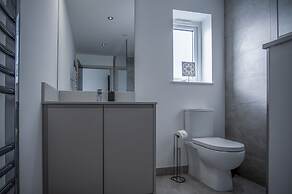 Sunrise - 5 Bedroom Home - Pendine