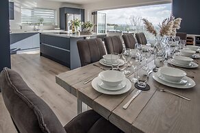 Sunrise - 5 Bedroom Home - Pendine