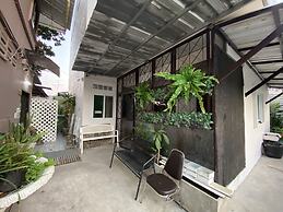 OYO 75396 Look Shine Apartment