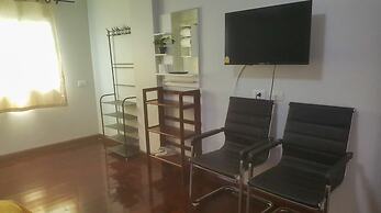 OYO 75396 Look Shine Apartment