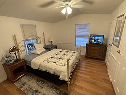 Taylor Creek River Cottage By The Boat Ramp 2 Bedroom Cottage by RedAw