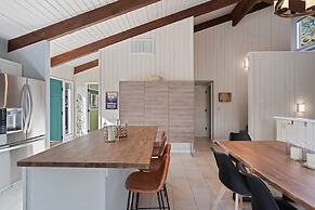 Pet-Friendly Pine Knoll Private Home with Hot Tub and Fire Pit by RedA