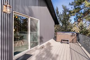 Pet-Friendly Pine Knoll Private Home with Hot Tub and Fire Pit by RedA