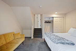 Pet-Friendly Pine Knoll Private Home with Hot Tub and Fire Pit by RedA