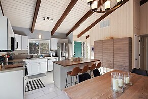 Pet-Friendly Pine Knoll Private Home with Hot Tub and Fire Pit by RedA