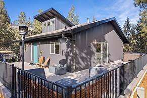 Pet-Friendly Pine Knoll Private Home with Hot Tub and Fire Pit by RedA