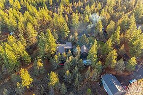 Pet-Friendly Pine Knoll Private Home with Hot Tub and Fire Pit by RedA