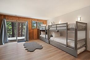 Pet-Friendly Pine Knoll Private Home with Hot Tub and Fire Pit by RedA