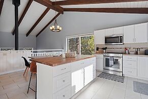 Pet-Friendly Pine Knoll Private Home with Hot Tub and Fire Pit by RedA