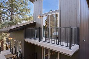 Pet-Friendly Pine Knoll Private Home with Hot Tub and Fire Pit by RedA