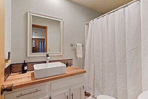 Pet-Friendly Pine Knoll Private Home with Hot Tub and Fire Pit by RedA