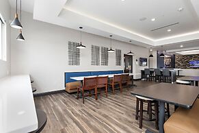 Holiday Inn Express Kansas City North – Parkville by IHG