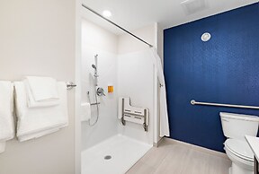 Holiday Inn Express Kansas City North – Parkville by IHG