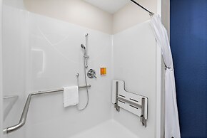 Holiday Inn Express Kansas City North – Parkville by IHG