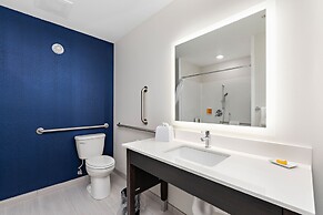 Holiday Inn Express Kansas City North – Parkville by IHG