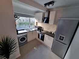 360 Serviced Accommodations - Canal Side Retreat - 2 Bedroom Apartment