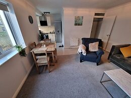 360 Serviced Accommodations - Canal Side Retreat - 2 Bedroom Apartment