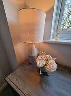 360 Serviced Accommodations - Canal Side Retreat - 2 Bedroom Apartment