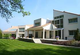 Les Jardins de la Muse / BnB maison d'hôte, piscine couverte et spa