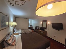 OYO Sandman Inn