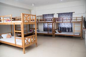 ROOMS498 - Hostel