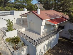 Nestor Hillside Moniatis House