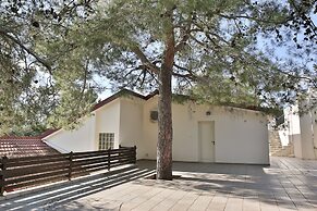 Nestor Hillside Moniatis House