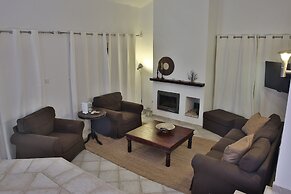 Nestor Hillside Moniatis House