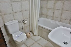 Nestor Hillside Moniatis House