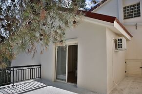 Nestor Hillside Moniatis House