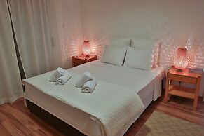 Nestor Hillside Moniatis House