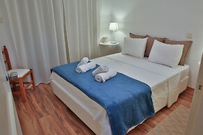 Nestor Hillside Moniatis House