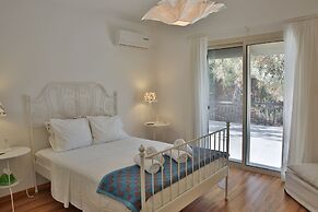 Nestor Hillside Moniatis House