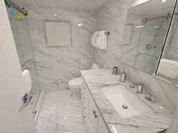 Alexander 611 3 Bedroom Apts by RedAwning