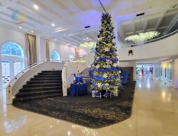 Alexander 611 3 Bedroom Apts by RedAwning