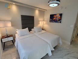 Alexander 611 3 Bedroom Apts by RedAwning