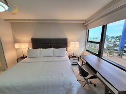 Alexander 611 3 Bedroom Apts by RedAwning