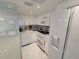 Alexander 611 3 Bedroom Apts by RedAwning