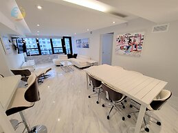 Alexander 611 3 Bedroom Apts by RedAwning