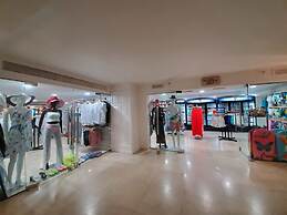 Alexander 611 3 Bedroom Apts by RedAwning